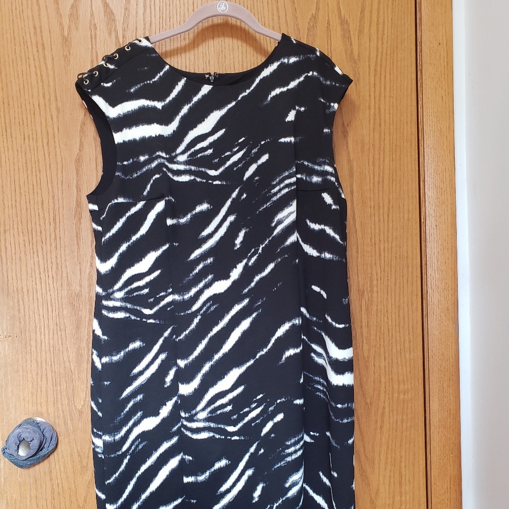 Michael Kors b&w sheath dress. Size XL.